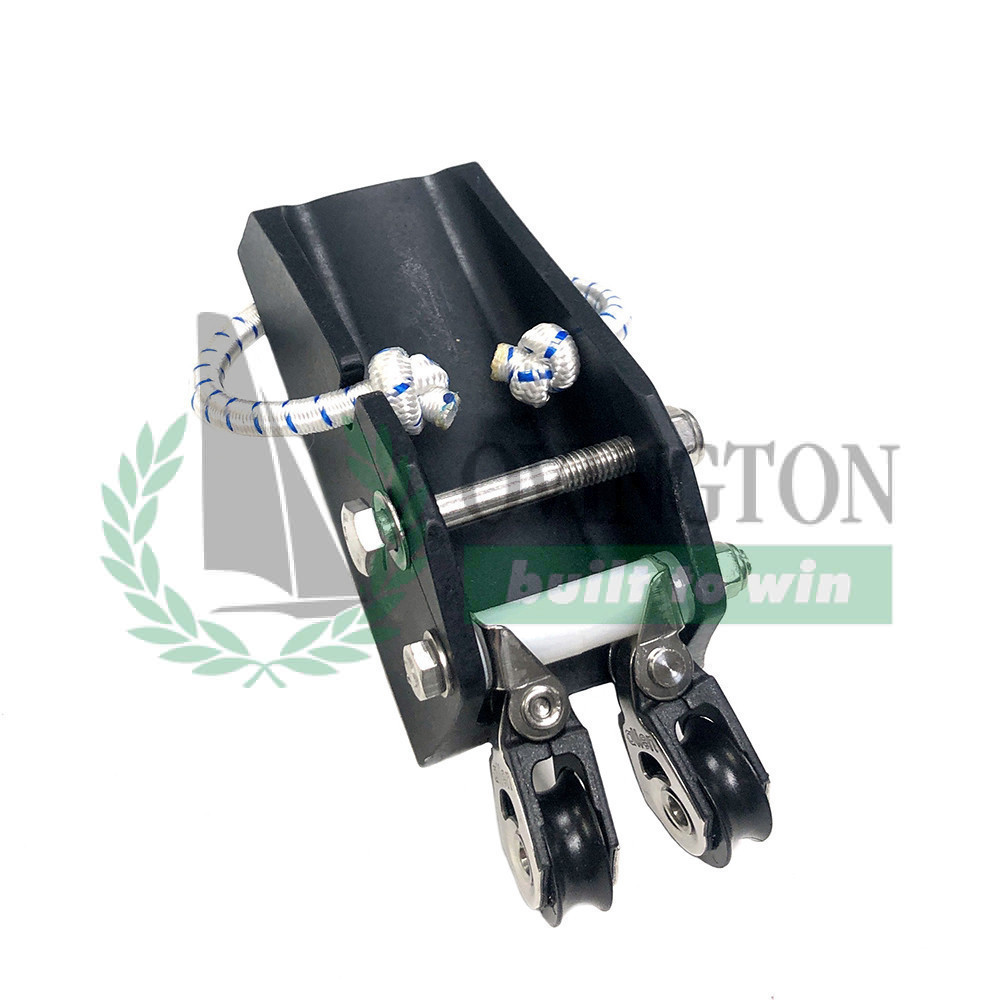 21139 - Ovington Boats 29er vang shoe complete with blocks and rope